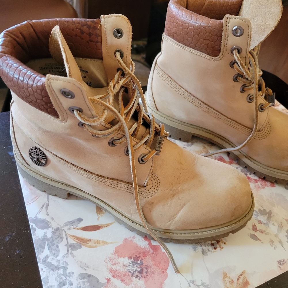 Timberland boots size 9.5 tan